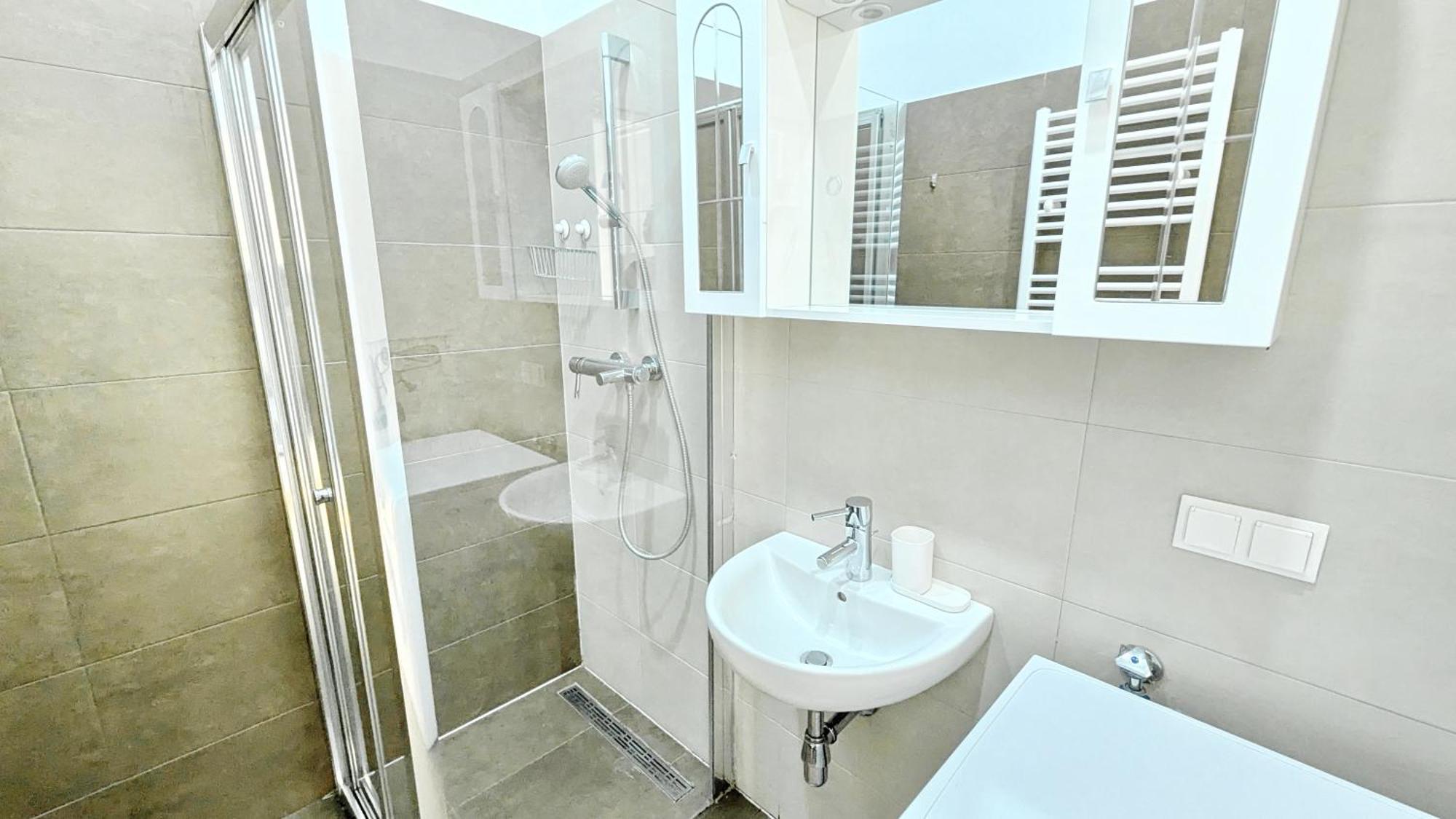 Cozy Apartment- 5 Minutes To Danube River *