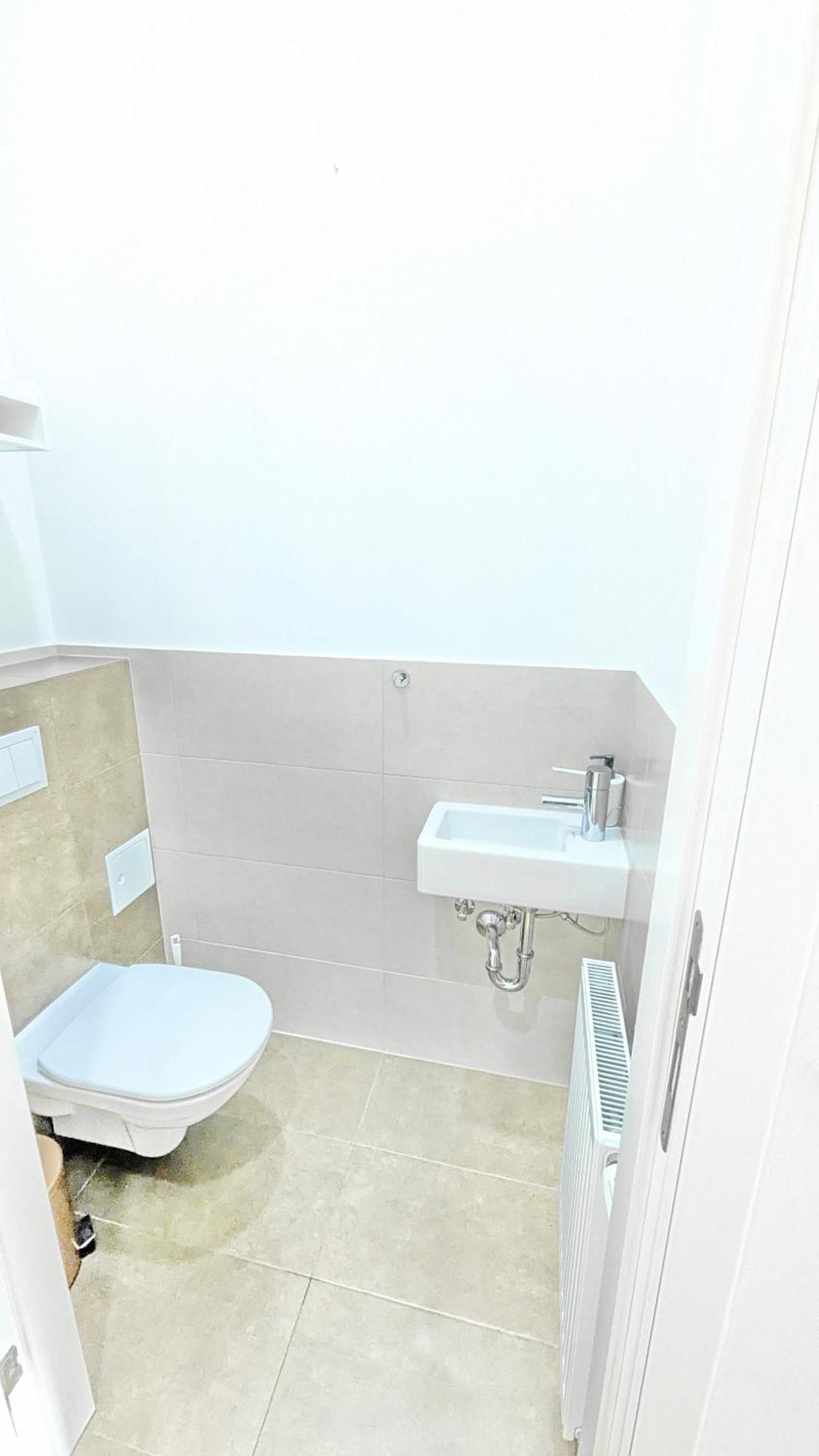 Cozy Apartment- 5 Minutes To Danube River Apartment *