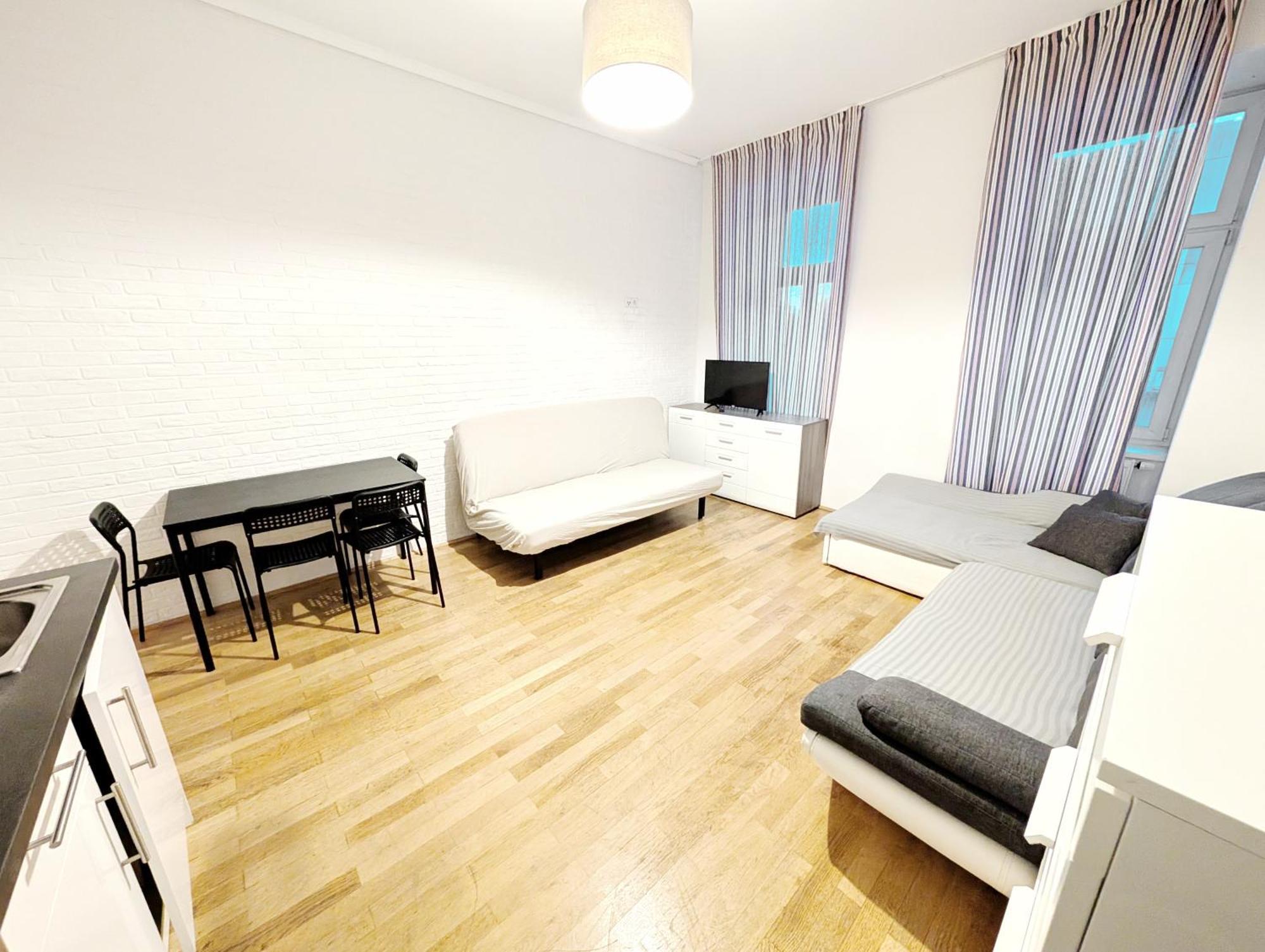 Cozy Apartment- 5 Minutes To Danube River *